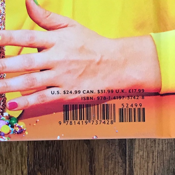 The Power of Sprinkles A CAKE BOOK - Picture 3 of 15